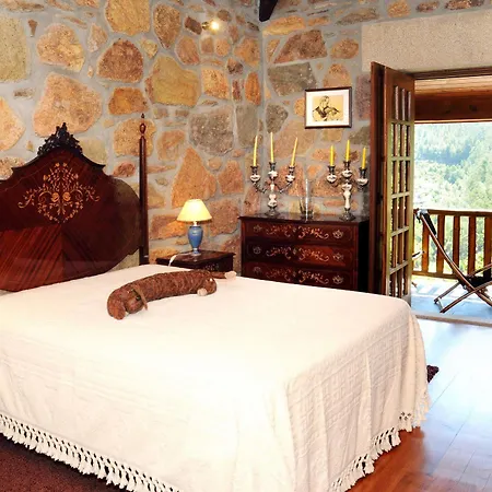 Quinta Escomoeiras Farm stay *