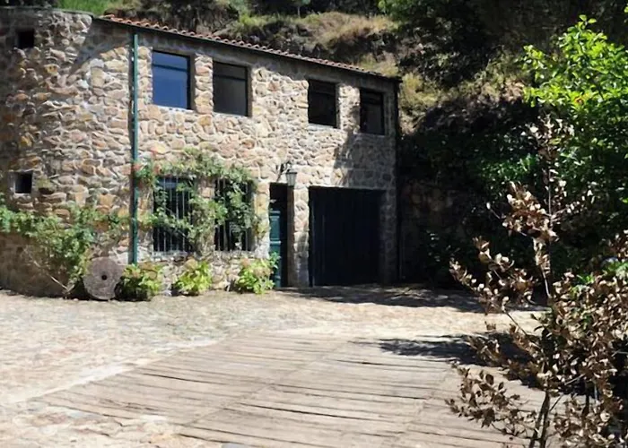 Quinta Escomoeiras Feriegård *